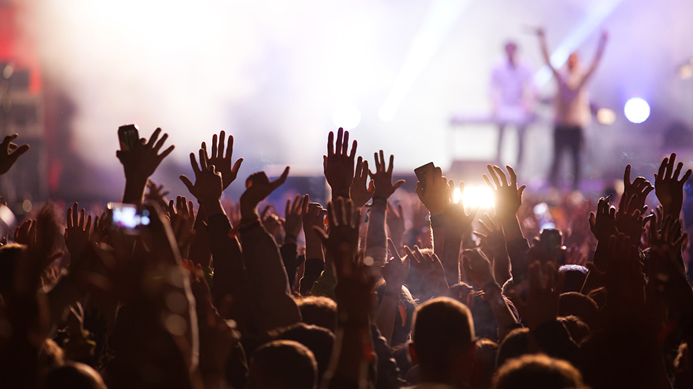 Arbeiten, da wo andere feiern? Absolviere deine Ausbildung auf Festivals, Partys und im Nachtleben.